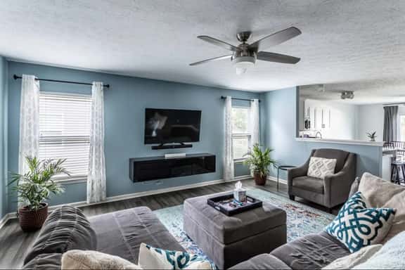 Easy Living Near Ruoff Center - Image 1