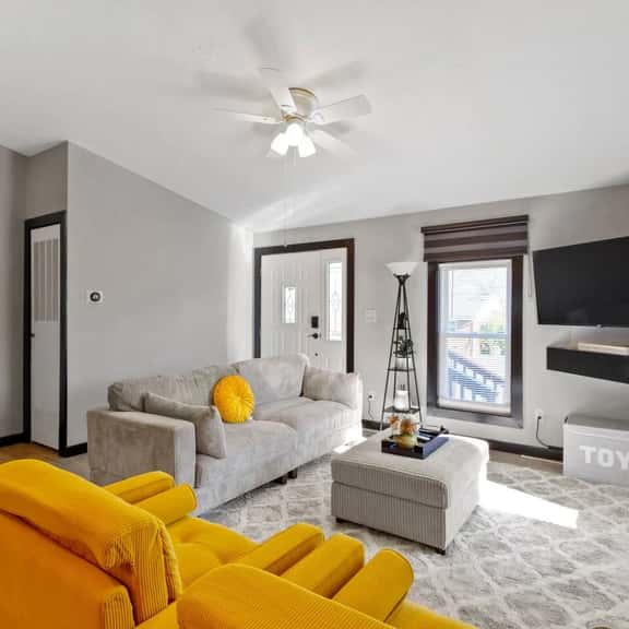 Cozy Living Near Grand Park - Image 1