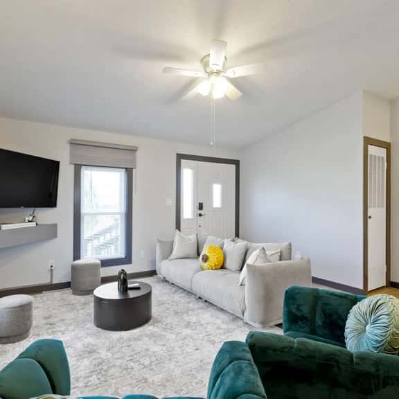 Cozy Living Near Grand Park - Image 1