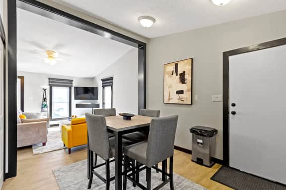Cozy living Near Grand Park