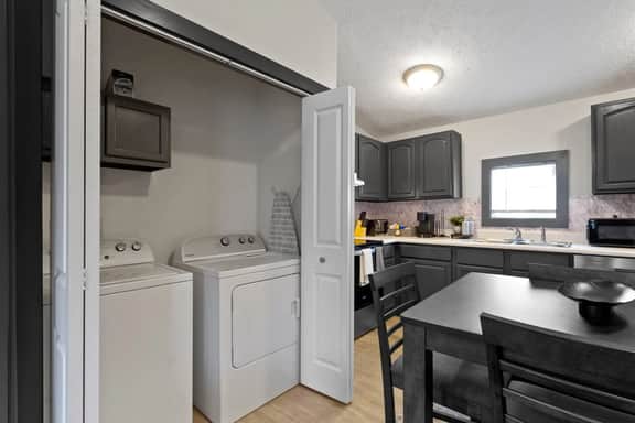 Cozy Living Near Grand Park - Image 2